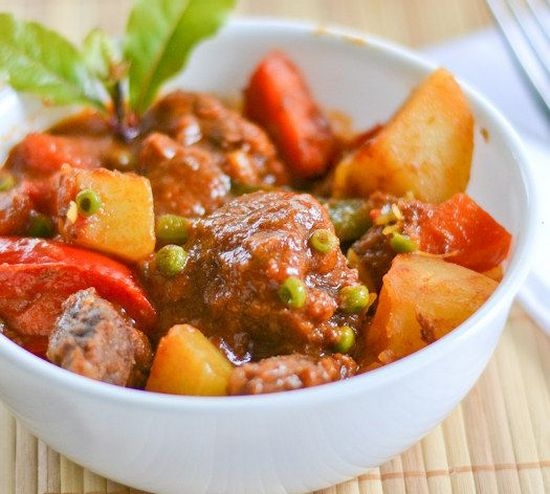 Rindfleisch mit Kartoffeln in einem langsamen Herd, gedünsteten Kartoffeln mit Rindfleisch, Braten in Redmond und anderen Home Assistants 04