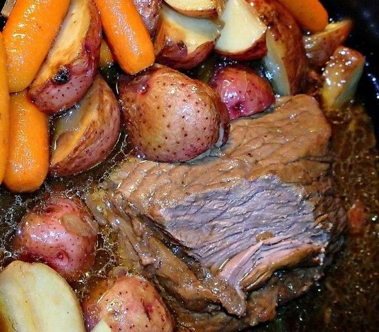 Rindfleisch mit Kartoffeln in einem langsamen Herd, gedünsteten Kartoffeln mit Rindfleisch, Braten in Redmond und anderen Home Assistants 09