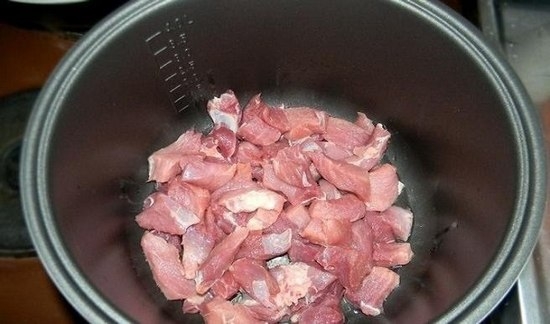 Schweinefleischgulasch mit Soße und ohne: Rezepte für Multicooker Redmond und andere 04