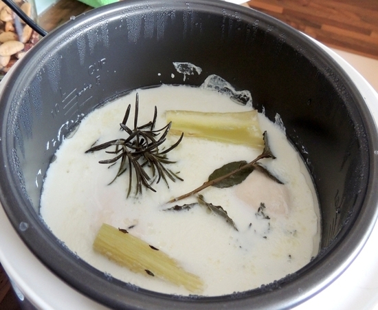 Hühnerfilet in einem langsamen Kocher: Kochen von Rezepten mit Kartoffeln, Gemüse und Pilzen 05