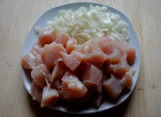 Hühnerfilet in einem langsamen Kocher: Kochen von Rezepten mit Kartoffeln, Gemüse und Pilzen 16