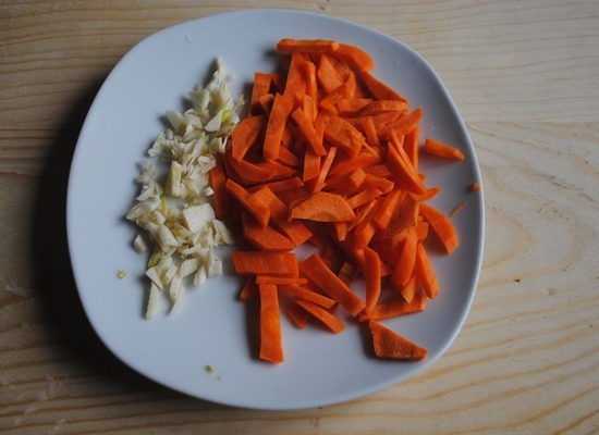 Hühnerfilet in einem langsamen Kocher: Kochen von Rezepten mit Kartoffeln, Gemüse und Pilzen 18