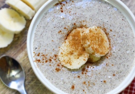 Weizenbrei in einem langsamen Kocher: Rezepte des Kochens auf Wasser und Milch 01