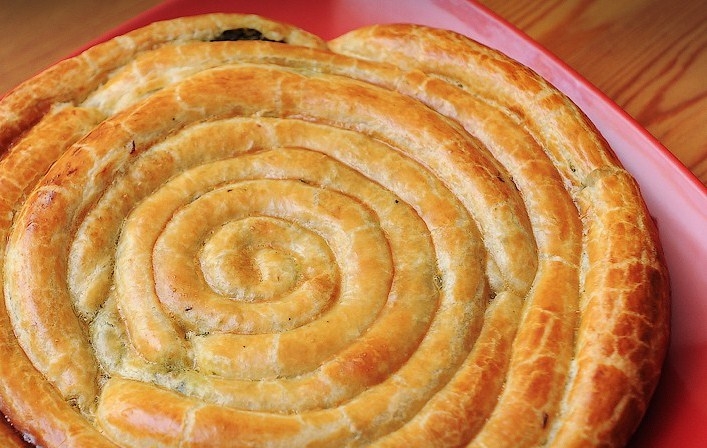 Pie in einem langsamen Kocher mit Äpfeln. Appetitliche Rezepte und Merkmale des Kochens 06