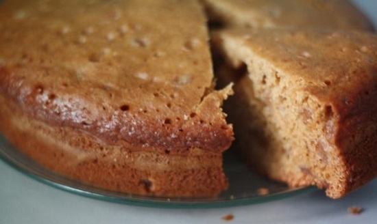 Kuchen in einem langsamen Kocher auf einer Krankenwagenhand: Backrezepte mit Fleisch und Marmelade 11