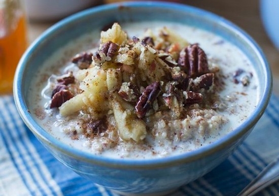 Weizenbrei in einem langsamen Kocher: Rezepte des Kochens auf Wasser und Milch 06