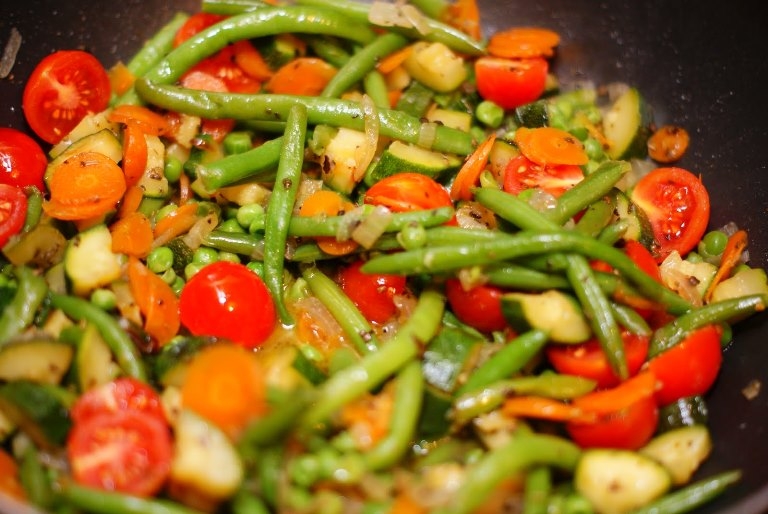 Eintopfgemüse in einem langsamen Kocher: Rezepte. Wie man Eintopfgemüse mit Fleisch in einem langsamen Kocher kocht? 03