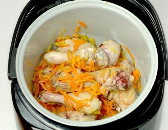 Braten Sie in einem Multicooker von Huhn mit Kartoffeln: Rezepte mit Fotos 05