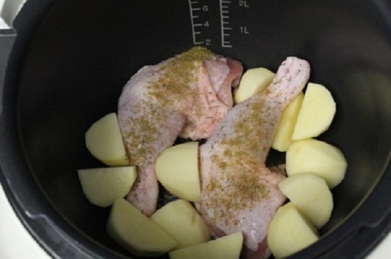 Braten Sie in einem Multicooker von Huhn mit Kartoffeln: Rezepte mit Fotos 09