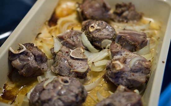 Lamm in den Ofen gebacken - in der Hülse, in Folie. Wie man Lamm im Ofen kocht, um Fleisch nicht zu verderben? 04