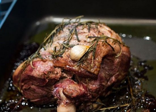 Lamm in den Ofen gebacken - in der Hülse, in Folie. Wie man Lamm im Ofen kocht, um Fleisch nicht zu verderben? 05