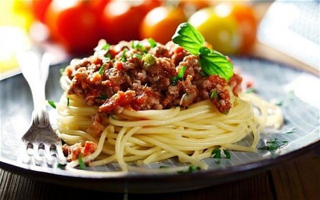 Was kann man von Nudeln kochen?? Wie man appetitliche und rohe Teigwaren mit Hackfleisch kocht? 01