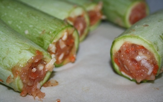 Gefüllte Zucchini im Ofen. Wie man Zucchini vorbereitet, gefüllt mit Fleisch, Gemüse, Hackfleisch und anderen Füllstoffen? 02