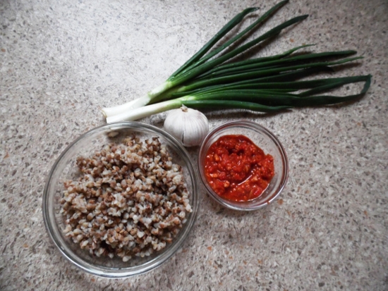 Hähnchen in den Ofen gefüllt: Kochen von Rezepten mit Reis und Buchweizen 03