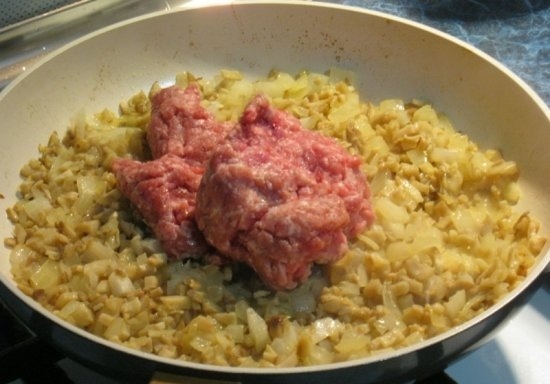 Gefüllte Champignons im Backofen mit Käsefüllung, Hackfleisch und Hühnchen 08