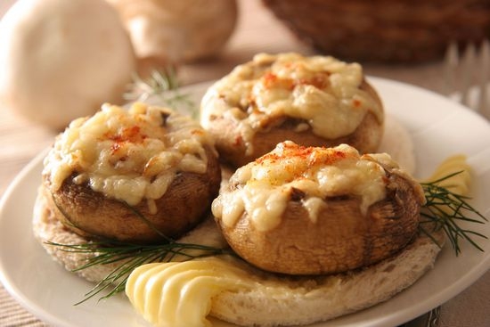 Gefüllte Champignons im Backofen mit Käsefüllung, Hackfleisch und Hühnchen 14