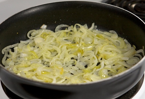 Gulasch von der Leber des Rindfleischs mit der Soße: beste Rezepte mit Fotos 08