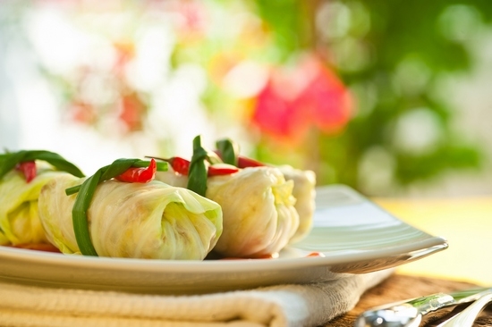 Wie man Kohl aus Kohl herstellt: die besten Rezepte des Kochens mit Hackfleisch und Reis 01