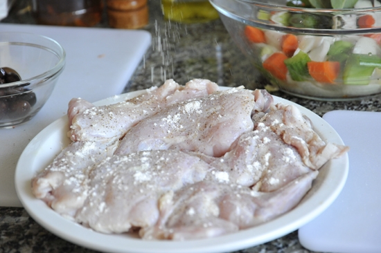 Wie man schnell und köstlich ein Kaninchen in einer Pfanne in den Kessel und den Backofen vorbereitet? 06