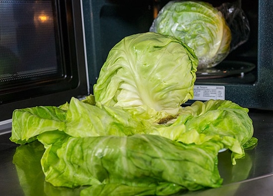 Wie man Kohl aus Kohl herstellt: die besten Rezepte des Kochens mit Hackfleisch und Reis 04