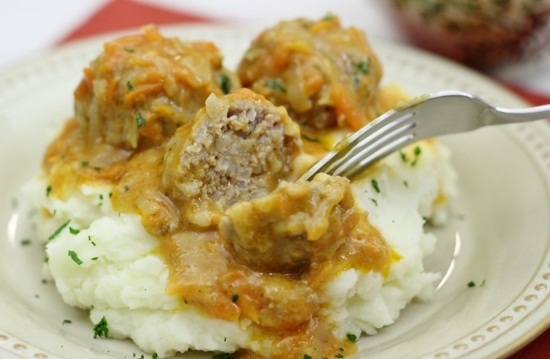 So bereiten Sie Fleischbällchen mit Reis in Sauce und mit der Sauce: Eine Auswahl der besten Rezepte mit Fotos 01