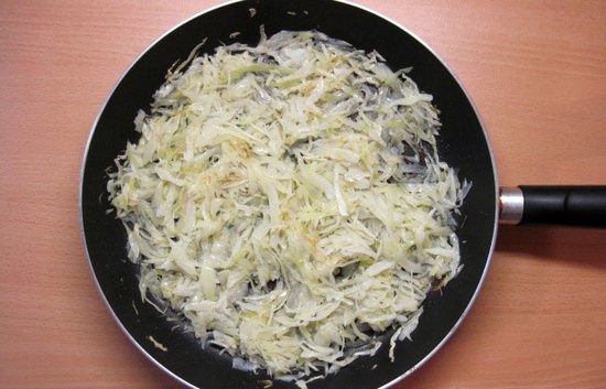 Wie man Kohl in eine Bratpfanne auszutreten - Weiß, Farbe, Kohlkohl mit Kartoffeln, mit Fleisch? 03