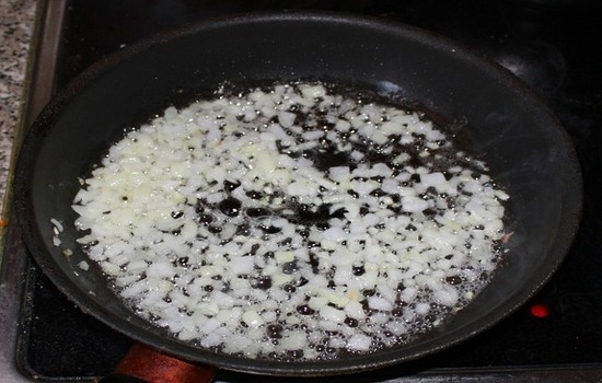 Wie braten Sie Kartoffeln mit Pilzen in einer Pfanne? Kartoffelkoch-Rezepte mit Champignons, Butters und weißen Pilzen 05