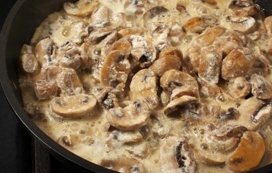 Wie braten Sie Kartoffeln mit Pilzen in einer Pfanne? Kartoffelkoch-Rezepte mit Champignons, Butters und weißen Pilzen 07