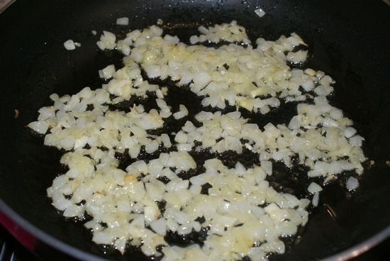 Wie man Fleisch in einer Pfanne braten: Rezepte mit Zwiebeln, mit Kartoffeln, Fleischstücken, Kochen auf einer Grillbratpfanne 06