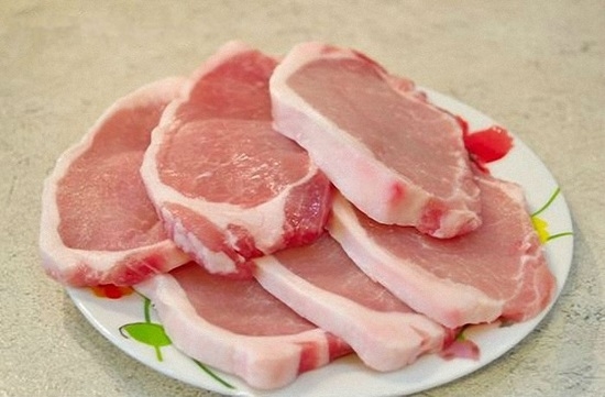 Wie man Schweinefleisch in einer Pfanne braten, so dass es saftig und lecker passiert? Rezepte zum Kochen von Kebabs und Koteletts 08