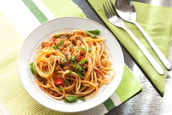 Wie man Spaghetti kocht, damit sie nicht kleben? Wie viel Zeit brauchst du zum Kochen?? 01