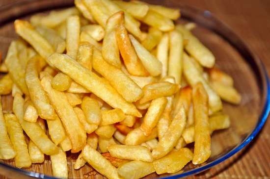 Wie man Kartoffeln schnell in die Mikrowelle hergestellt hat - in der Packung, Pommes Frites, in der Uniform, mit Hühnchen? 03