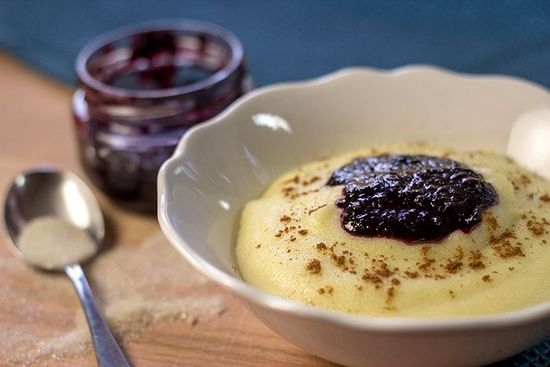 So kochen Sie köstliche Grießbrei auf Milch und ohne es, flüssig und gehen? 05