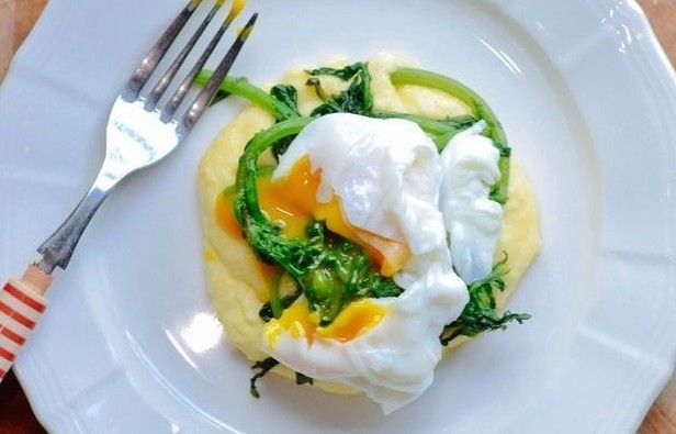 So kochen Sie köstliche Grießbrei auf Milch und ohne es, flüssig und gehen? 06