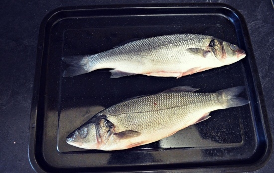 Wie man Fisch im Ofen in Folie kocht: Beste Rezepte mit Fotos 03