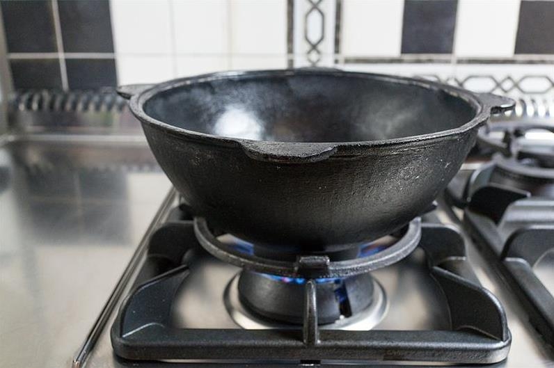 Wie man Pilaf im Kessel kocht, auf dem Feuer? Rezepte plov von Lamm, Schweinefleisch, Hühnchen 05