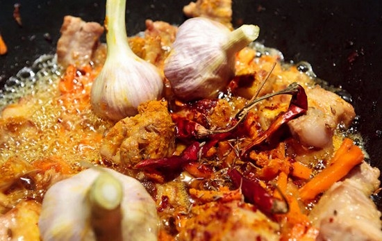 Wie man Pilaf im Kessel kocht, auf dem Feuer? Rezepte plov von Lamm, Schweinefleisch, Hühnchen 07