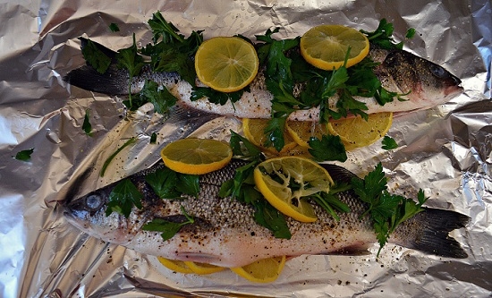 Wie man Fisch im Ofen in Folie kocht: Beste Rezepte mit Fotos 05