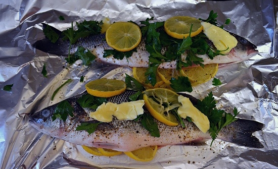 Wie man Fisch im Ofen in Folie kocht: Beste Rezepte mit Fotos 06