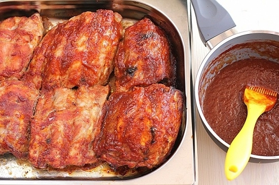 Wie man Schweinefleischrippen im Backofen kocht: Rezepte zur Herstellung von köstlichen und saftigen Fleisch 10