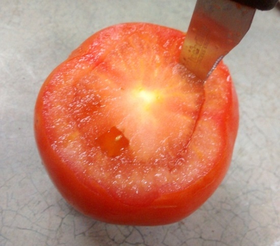 Wie man Rührei in der Mikrowelle kocht: Original Verglasungsrezepte in Tomaten und einem Becher 04