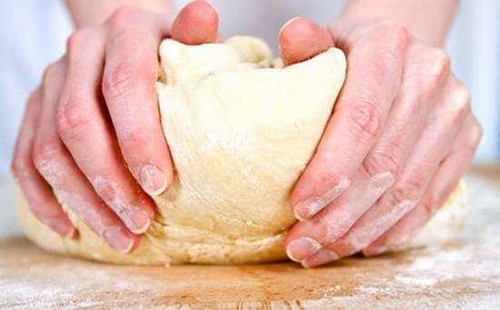 Wie man Teig für Knödel macht? Teig auf Wasser, in Kefir, ohne Eier, mit Eiern und anderen Rezepten 02