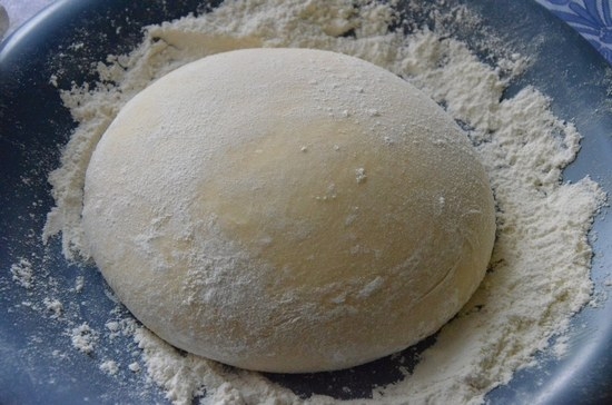 Wie man Teig für Knödel macht? Teig auf Wasser, in Kefir, ohne Eier, mit Eiern und anderen Rezepten 03