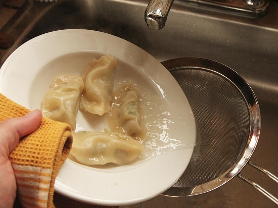 Wie man Knödel in einer Mikrowelle mit Wasser und an Sauerrahm kocht? 09