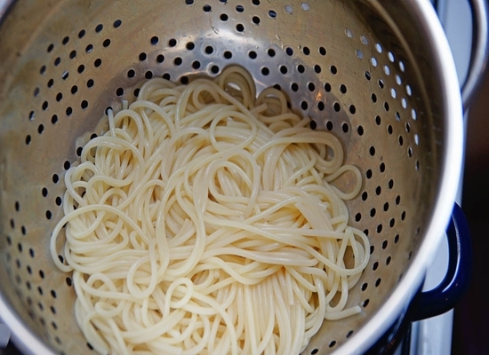 Wie man Teigwaren in einem Topf kocht: Rezepte zum Kochen von Rozing, Spaghetti und Nestern 08