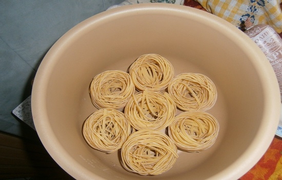 Wie man Teigwaren in einem Topf kocht: Rezepte zum Kochen von Rozing, Spaghetti und Nestern 11