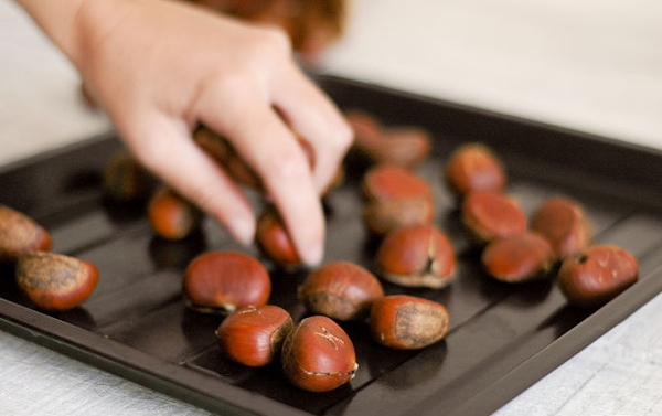 Wie man Kastanien in einer Pfanne und im Ofen braten? Technologie und Rezept 03