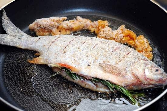 Wie braten Sie Fisch im Mehl in einer Pfanne: Nützliche Tipps und Empfehlungen 03