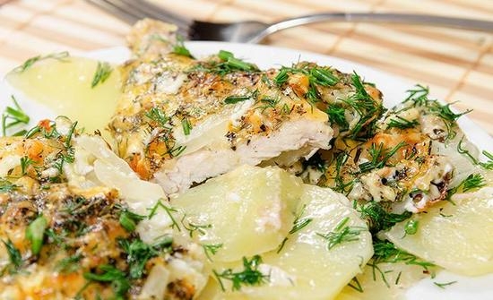 Kartoffeln auf Französisch mit Fleisch und Füllung im Backofen: Rezepte mit Fotos 10