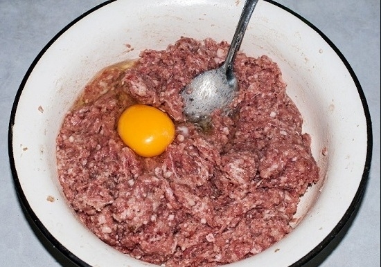 Koteletts aus Rindfleisch im Ofen und einem Paar: Rezepte mit Fotos 07